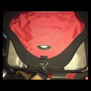 Solo shoulder book bag.  Messager bag